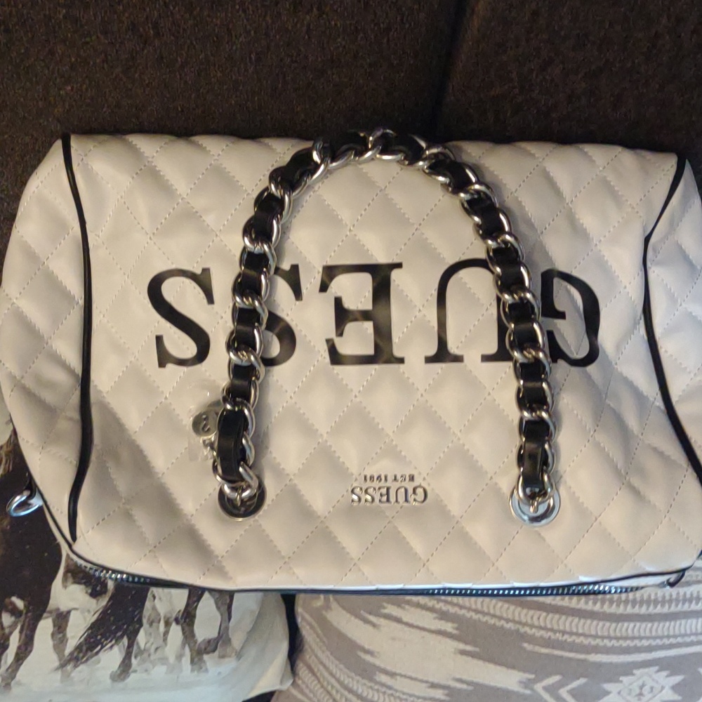 Guess puffer bag